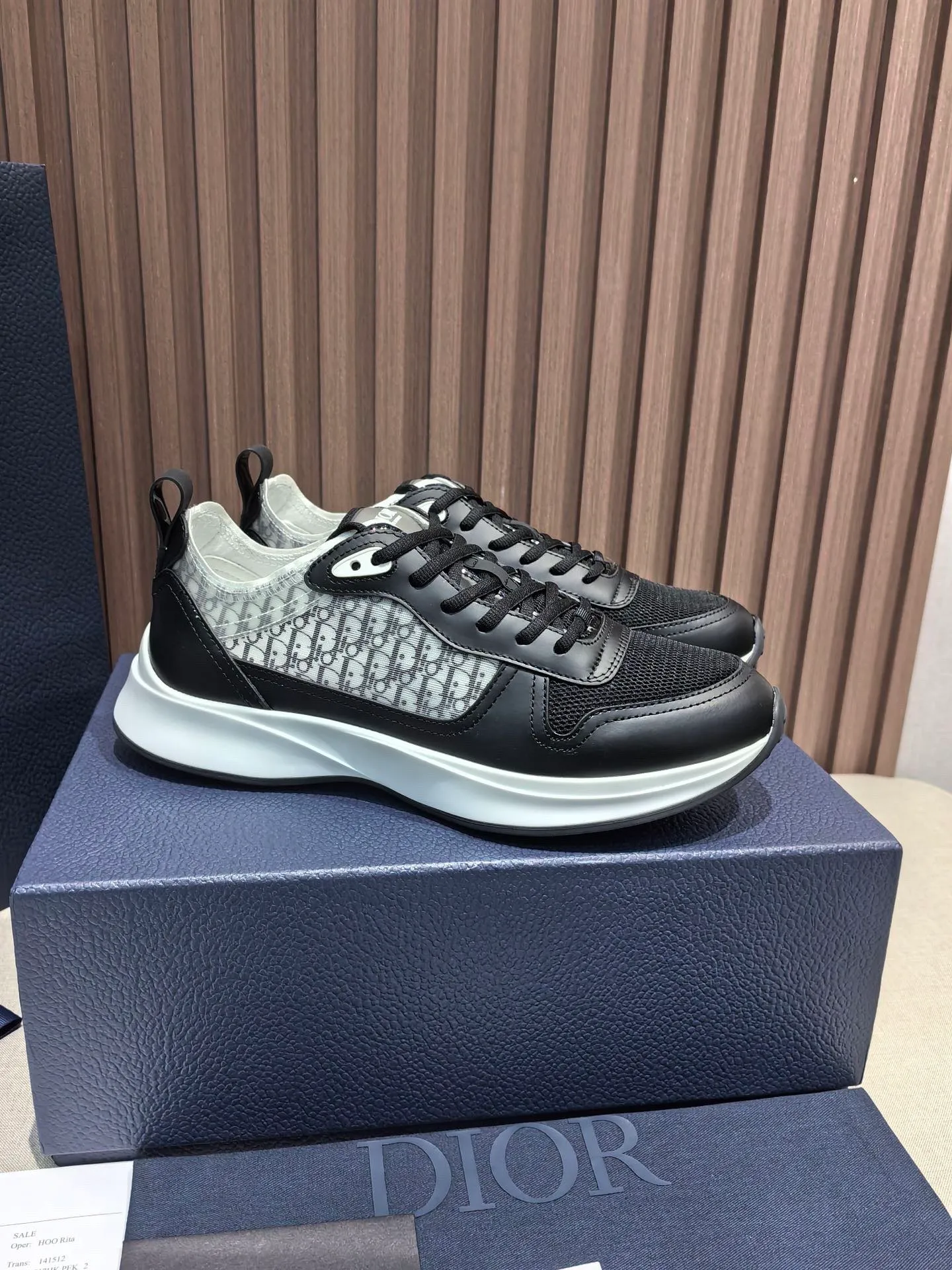 Factory price: 440💰 🔍Top purchasing agent🇮🇹 Dior's super-popular sports shoes, popular for street men, are synchronized with the new product counters. The uppers are made of Italian original imported cowhide and matched with D's customized fabrics. It is a must-have for fashionistas. The complex craftsmanship is perfectly reproduced. Imported soft cowhide foot pads, soles: original soles specially provided by the original factory, exclusive movable molded soles are super comfortable, original factory follow-up goods, 🔍🔍high quality, you can enter and exit the counter at will, welcome to compare, code number 38-45 (46 can be customized and cannot be returned or exchanged)